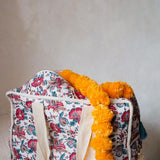 תיק נסיעה כותנה אורגנית - CREAM INDIAN FLOWER
